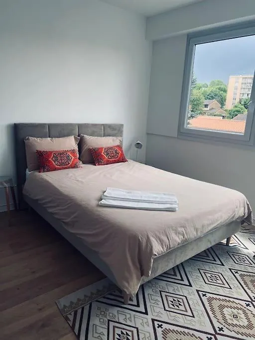 Appartement Neuf & Calme / Grand Balcon & Parking Villefranche-sur-Saone Apartment